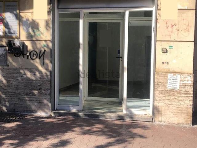 Locale in affitto di 20 m² in Via Posidonia, 37