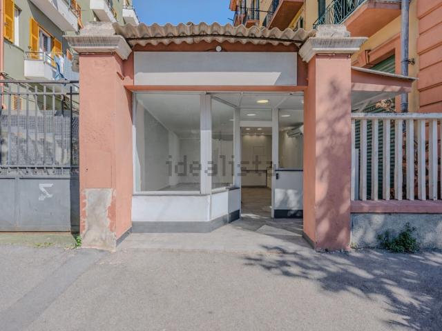 Locale in affitto di 20 m² in Via Renzo Righetti, 24