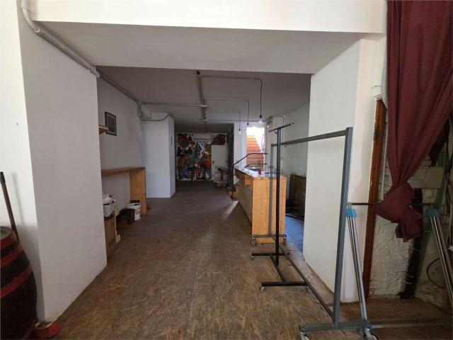 Locale in affitto di 210 m²