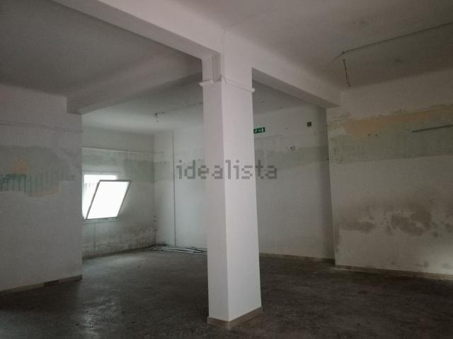 Locale in affitto di 210 m² in Via Generale Giuseppe Messina, 44
