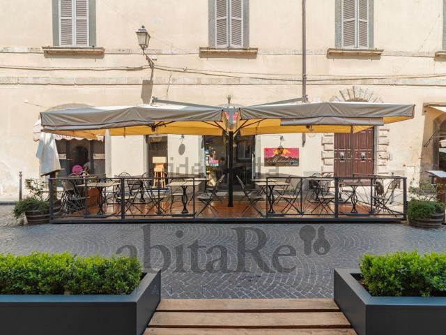 Locale in affitto di 210 m² in Via Giuseppe Garibaldi