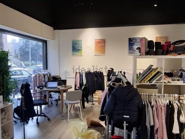 Locale in affitto di 210 m² in Via Giovanni Pascoli, 3