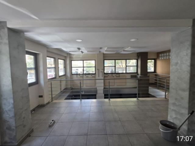 Locale in affitto di 210 m² in Via Olevano Romano