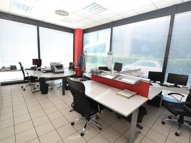 Locale in affitto di 210 m² in Via San Crispino