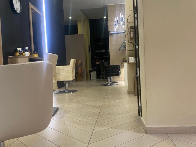 Locale in affitto di 210 m² in Via Riva di Reno