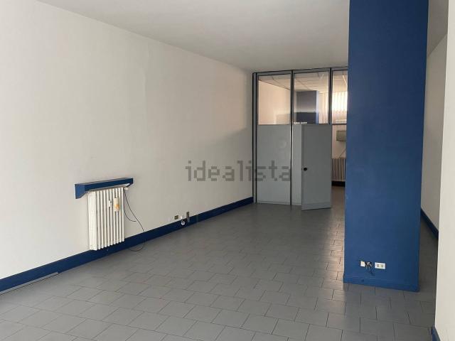 Locale in affitto di 210 m² in Via Torretta