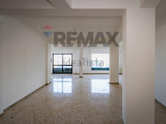 Locale in affitto di 211 m² in Via Benedetto D&apos Acquisto, 35