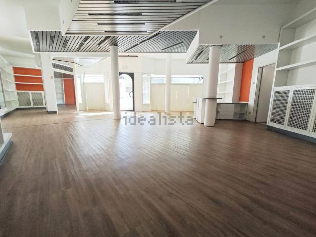Locale in affitto di 214 m² in Via G. Vaccari, 152