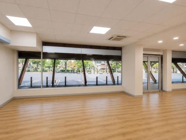 Locale in affitto di 215 m² in Via Guglielmo Marconi