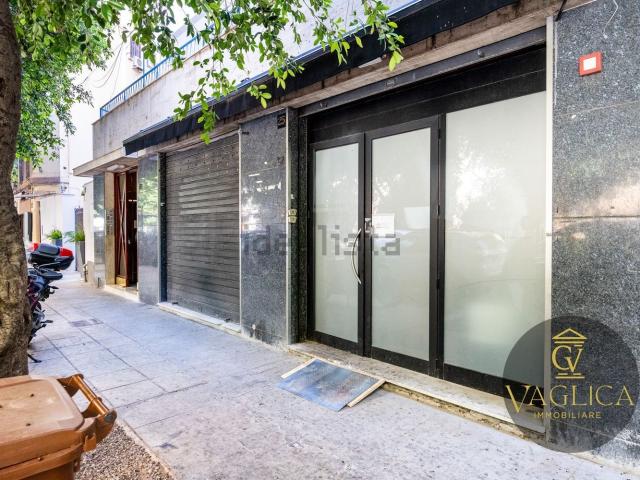 Locale in affitto di 215 m² in Via Sammartino