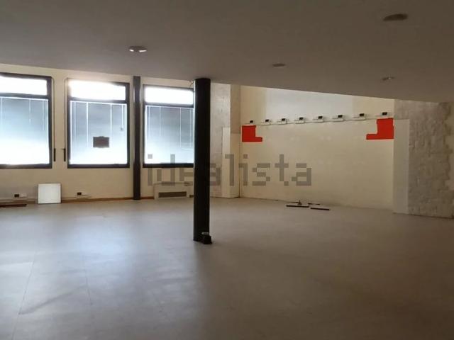Locale in affitto di 219 m²