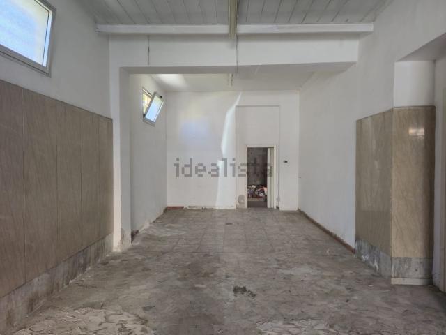 Locale in affitto di 219 m² in Via dei Colombi, 42