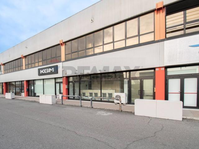 Locale in affitto di 220 m² in Via Cassala, 84