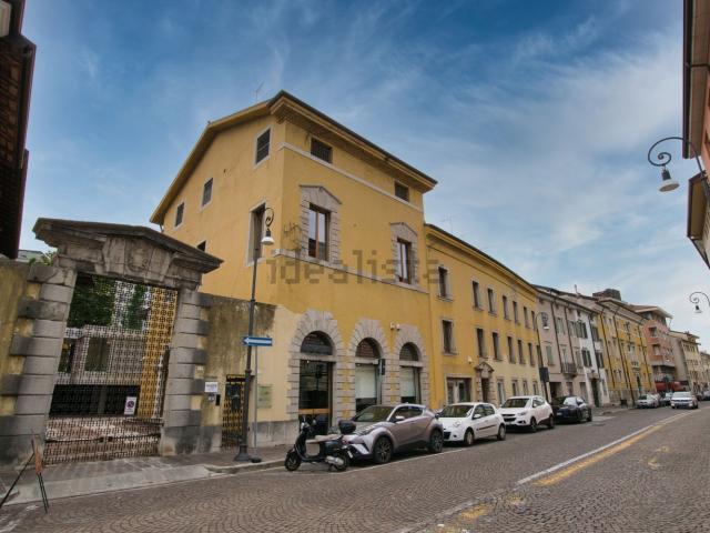 Locale in affitto di 220 m² in Via Aquileia, 41