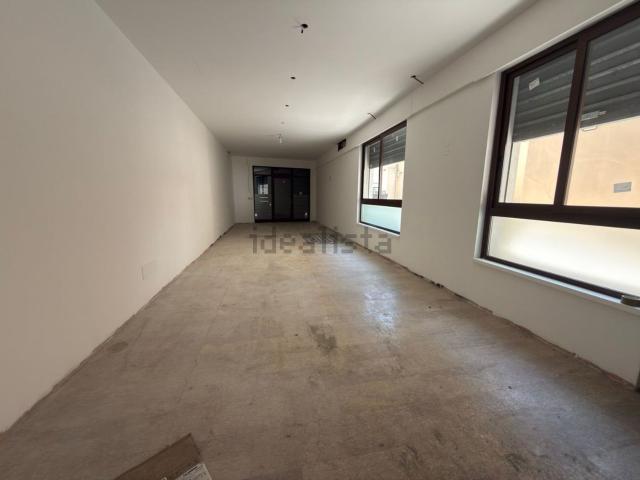 Locale in affitto di 220 m² in Via Bravi