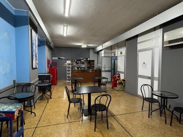 Locale in affitto di 220 m² in Via Gian Battista Monti