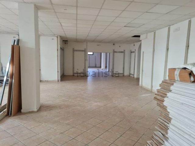 Locale in affitto di 180 m² in Via Giorgio de Falco, 30