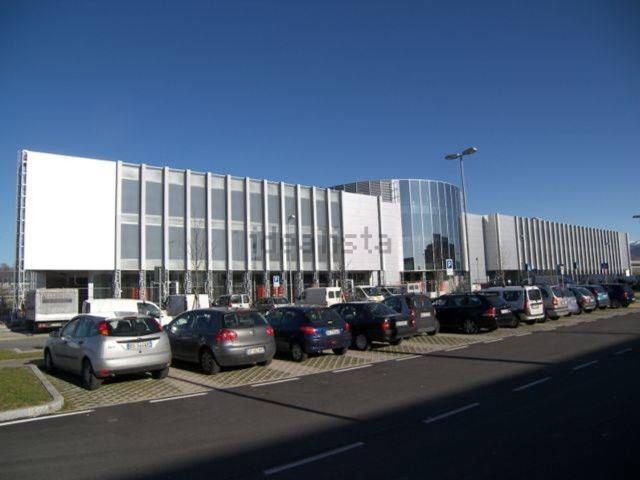 Locale in affitto di 220 m² in Via dell&apos  Industria, 8