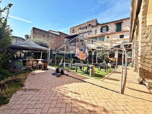 Locale in affitto di 220 m² in Via Enrico Toti, 1