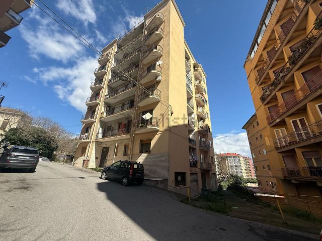 Locale in affitto di 220 m² in Via Fratelli Plutino, 1