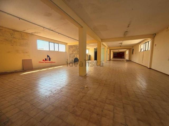 Locale in affitto di 220 m² in Via John Fitzgerald Kennedy