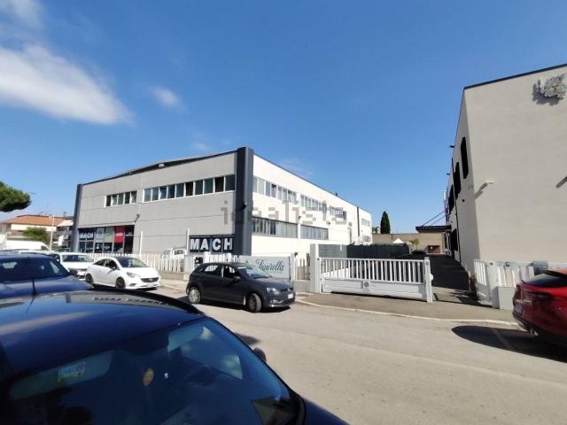 Locale in affitto di 220 m² in Via Marsala