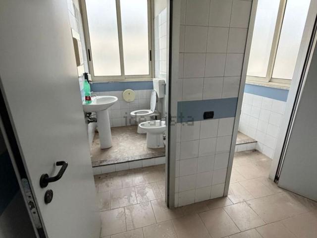 Locale in affitto di 220 m² in Via Salice, 78