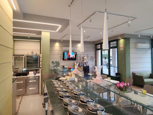 Locale in affitto di 220 m² in Via Romana