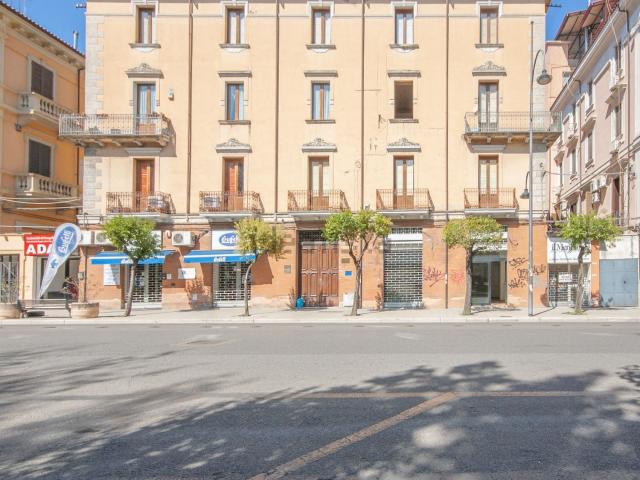 Locale in affitto di 220 m² in Viale Trieste, 56
