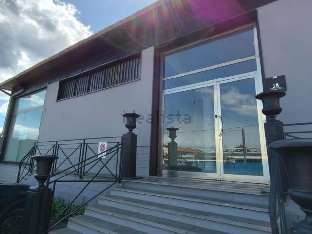 Locale in affitto di 220 m² in Viale delle Olimpiadi
