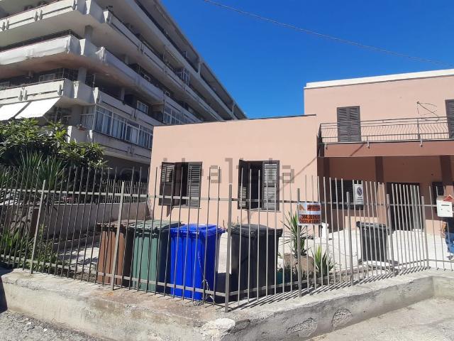 Locale in affitto di 220 m² in Viale Scala Greca, 485