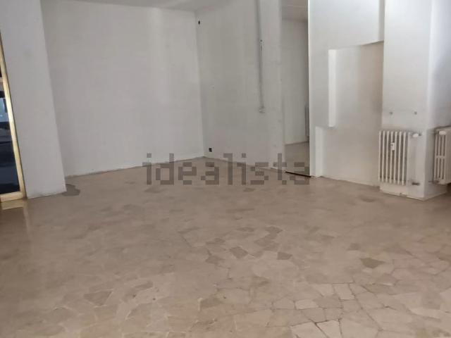 Locale in affitto di 220 m² in Corso Andrea Palladio