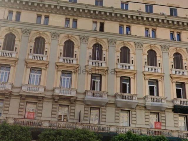 Locale in affitto di 220 m² in Piazza Giovanni Bovio, 8