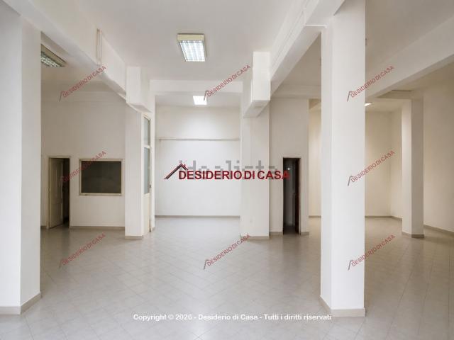 Locale in affitto di 222 m² in Via Gian Filippo Ingrassia, 42