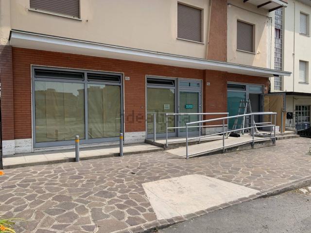 Locale in affitto di 222 m² in Strada Statale Romana Nord