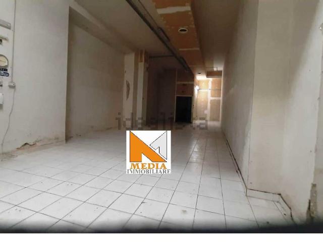 Locale in affitto di 2230 m² in Via Tevere