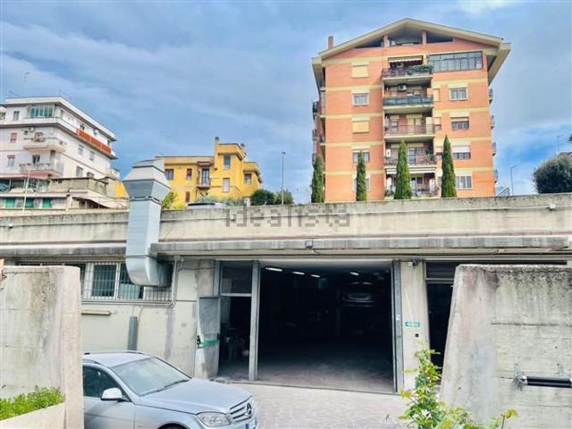 Locale in affitto di 224 m² in Via Giulia Molino Colombini