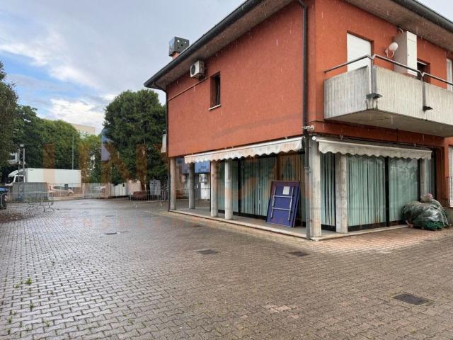 Locale in affitto di 224 m² in Via dei Colli, 19