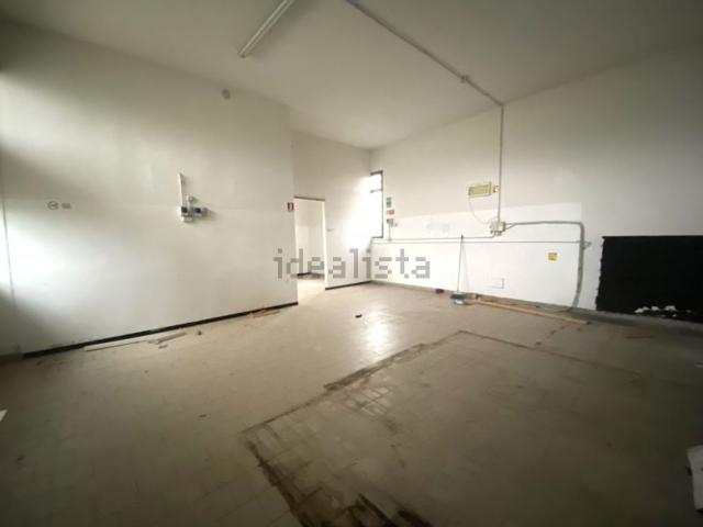 Locale in affitto di 225 m²