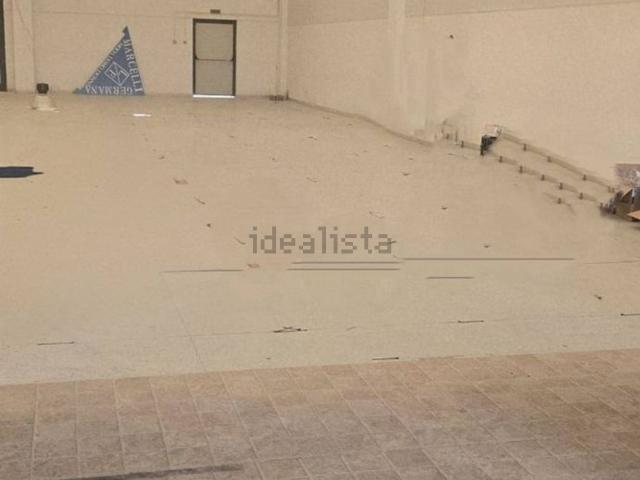 Locale in affitto di 225 m²