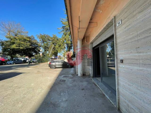 Locale in affitto di 225 m² in Via Avellino