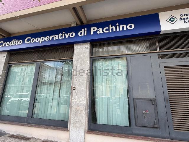Locale in affitto di 225 m² in Via Risorgimento