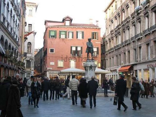 Locale in affitto di 22 m² in Calle Emo