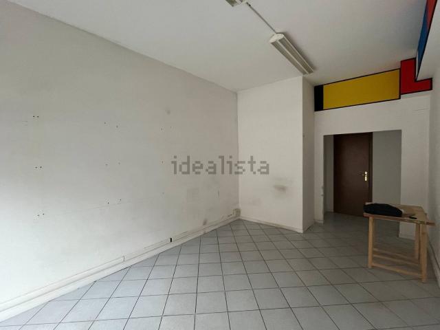 Locale in affitto di 22 m² in Viale Alfredo Oriani, 35