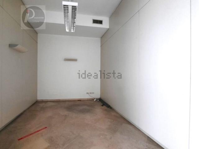 Locale in affitto di 230 m²