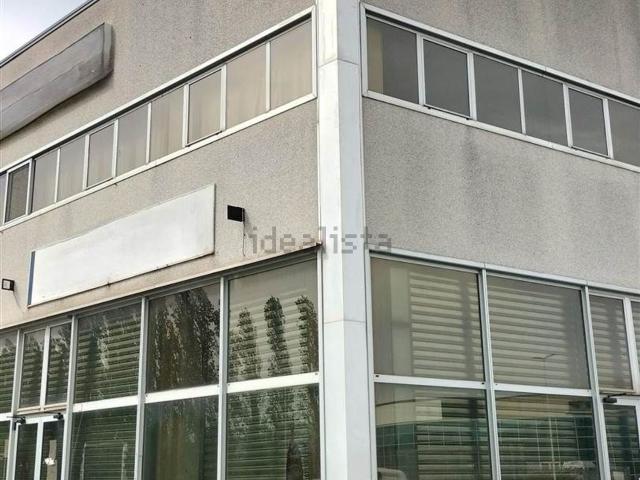 Locale in affitto di 230 m²