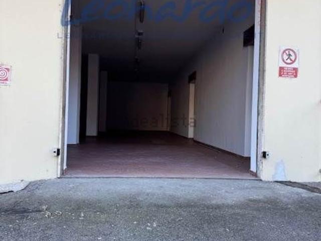 Locale in affitto di 230 m²
