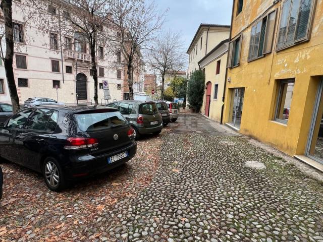 Locale in affitto di 230 m²