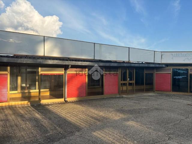 Locale in affitto di 230 m²