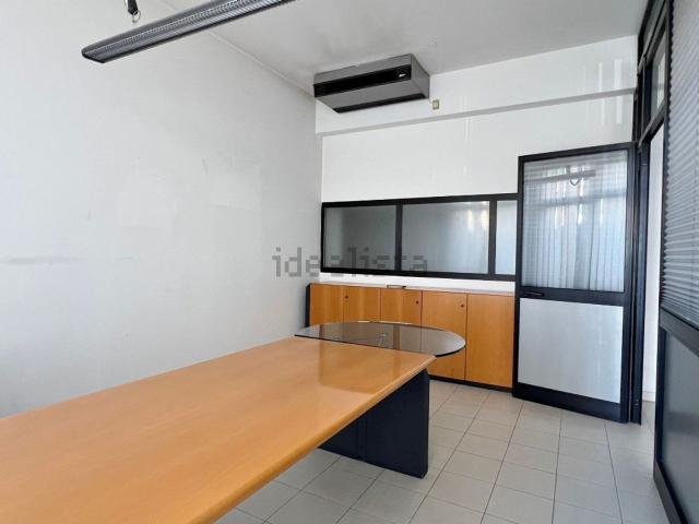 Locale in affitto di 230 m² in Via Cappuccini